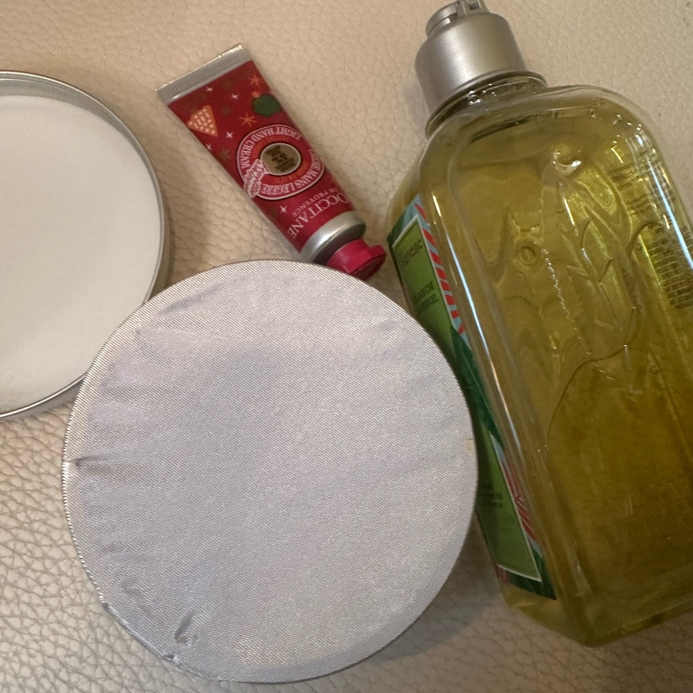 L’Occitane NWT Set of 3 Shower Gel Massage Crème Light Hand Cream Festive Garden - Picture 8 of 9